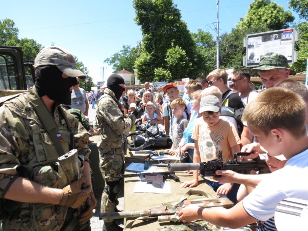 Акция "Служба по контракту - твой выбор!" в Севастополе Акция "Служба по контракту - твой выбор!" в Севастополе