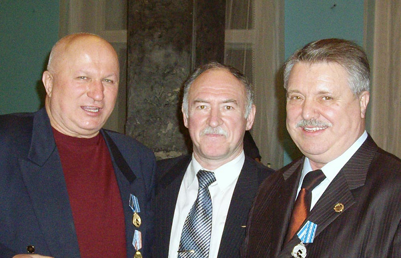 _40лет-3флпл-ИвановВК(ЛНУ-66)-КузивановАМ(ЛНУ-71)-ЗаградкаИгВяч(ЛНУ-1964)-1000.jpg