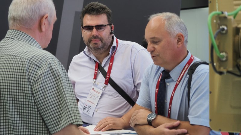 На стенде НПФ "Микран"