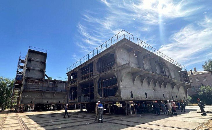 На астраханской верфи достигнут очередной этап постройки плавдока для Северной верфи
