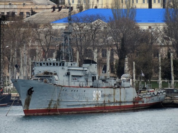 Морской тральщик проекта 266М "Вице-адмирал Жуков" на разборке, март 2017 года Морской тральщик проекта 266М "Вице-адмирал Жуков" на разборке, март 2017 года