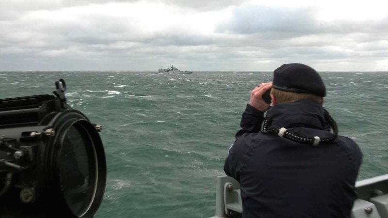 Британский корабль проследил за российским фрегатом Адмирал Григорович