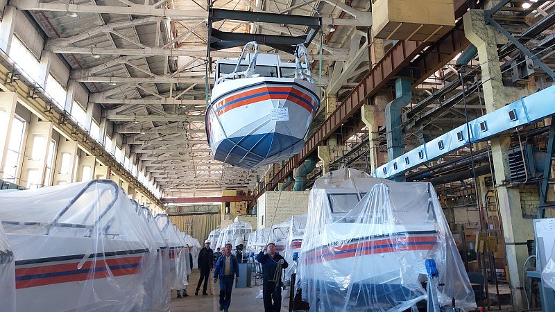 Вымпел начал поставки МЧС катеров проекта МС001