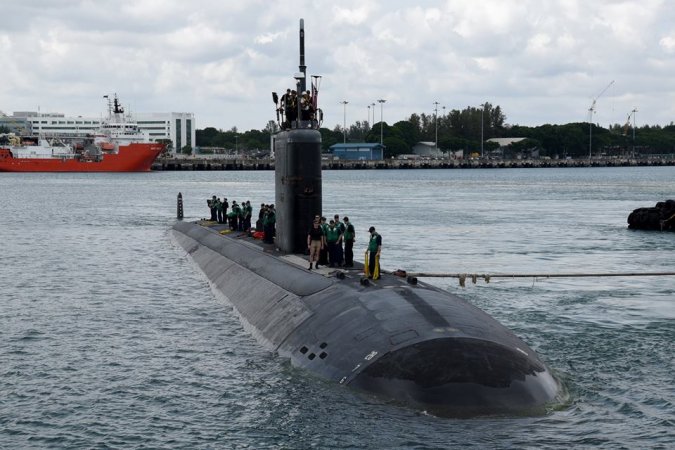 Многоцелевая атомная подводная лодка ВМС США "Тусон" типа "Лос-Анджелес" Многоцелевая атомная подводная лодка ВМС США "Тусон" типа "Лос-Анджелес"