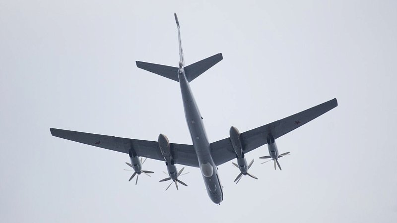 Ту-142