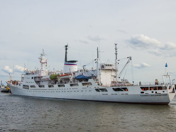 Океанографическое исследовательское судно проекта 852 "Адмирал Владимирский" Океанографическое исследовательское судно проекта 852 "Адмирал Владимирский"