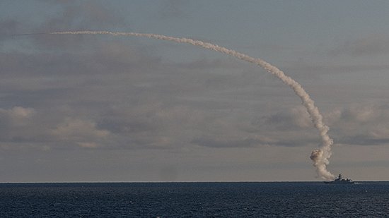 Фрегат Адмирал Касатонов отстрелялся Калибром по полигону в Архангельской области