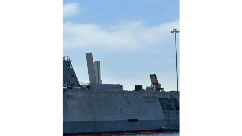 Американский корабль прибрежной зоны решили вооружить сухопутной ракетной установкой