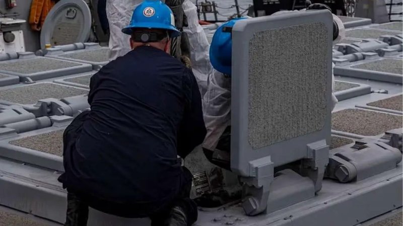 Американский эсминец пополнил боезапас зенитных ракет в австралийском порту