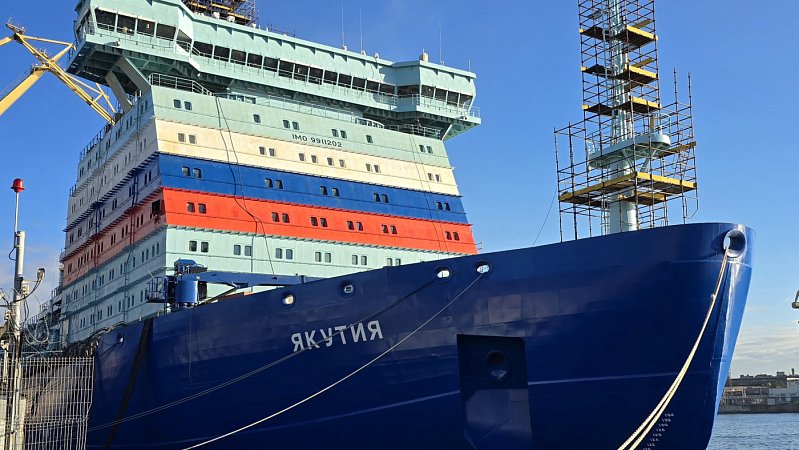 На ледоколе Якутия запустили реактор правого борта