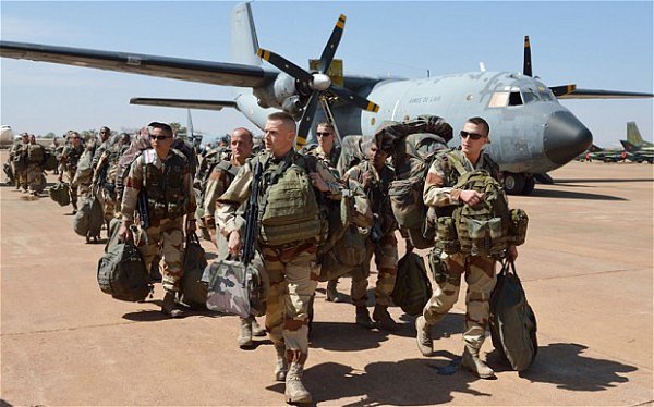 Повышение денежного довольствия не остановило увольнений британских военных