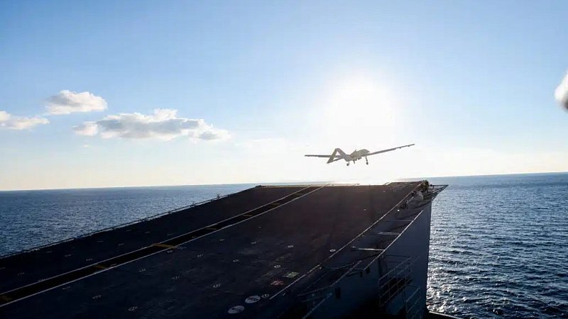 Новейший турецкий дрон впервые взлетел с палубы УДК Анадолу