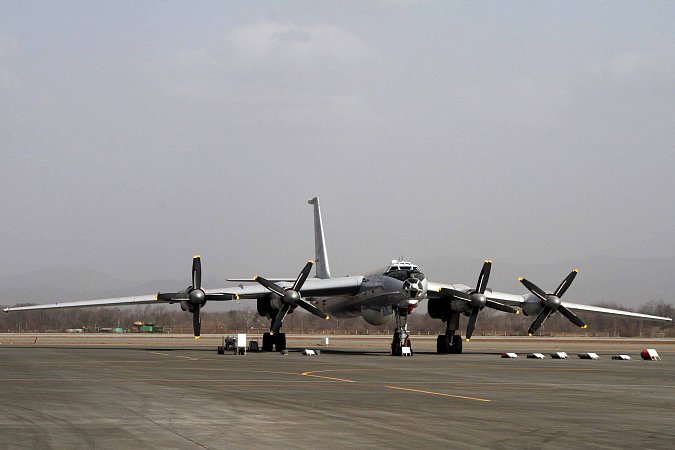 Противолодочный самолет Ту-142