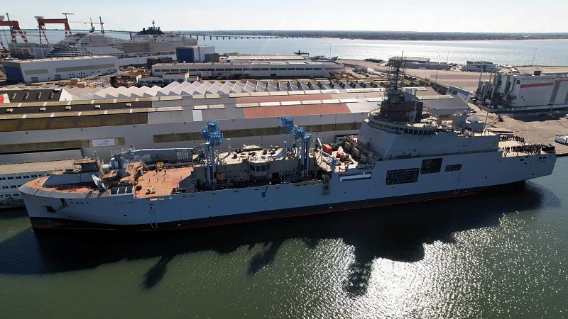 Во Франции спустили на воду второй корабль снабжения нового поколения