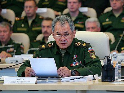 Министр обороны поздравил россиян с Днем защитника Отечества