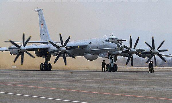 Ту-142 отправились на охоту за субмаринами условного противника в Баренцевом море