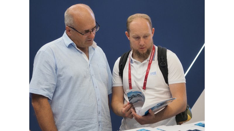 На стенде НПФ "Микран"