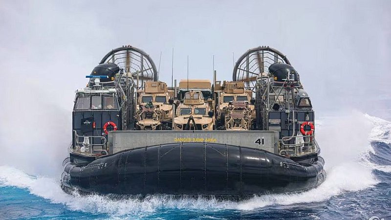 Пострадавшие в столкновении десантных катеров американские моряки вернулись к службе