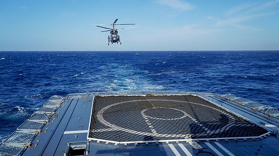 Фрегат Адмирал Горшков провел учения с противолодочным вертолетом в Атлантике