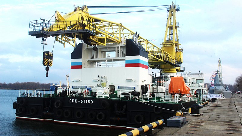 Балтийскому флоту передали новый самоходный плавкран