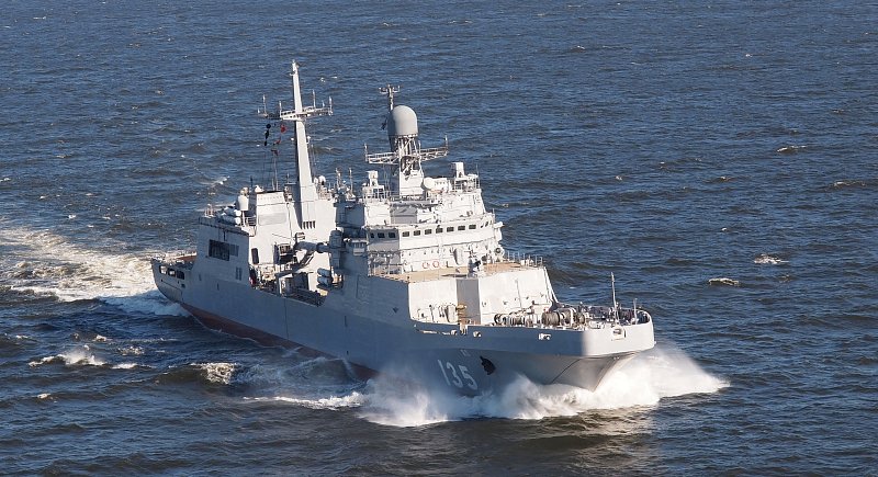 БДК Иван Грен вышел на тренировку в Баренцево море